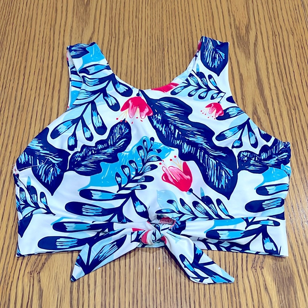 Amazing Bathing suit top. Size S (like 4-6). EUC. Pads for support. Very comfy!